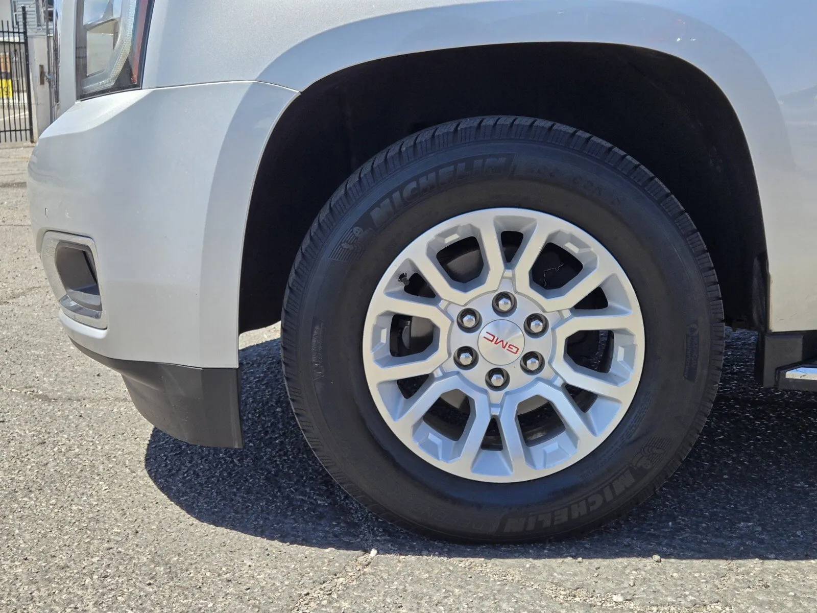 GMC Yukon XL photo 6