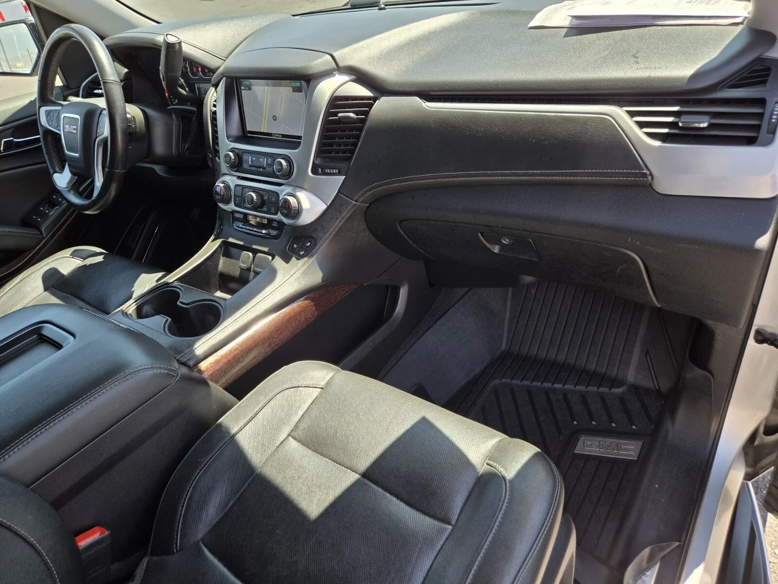 GMC Yukon XL photo 15