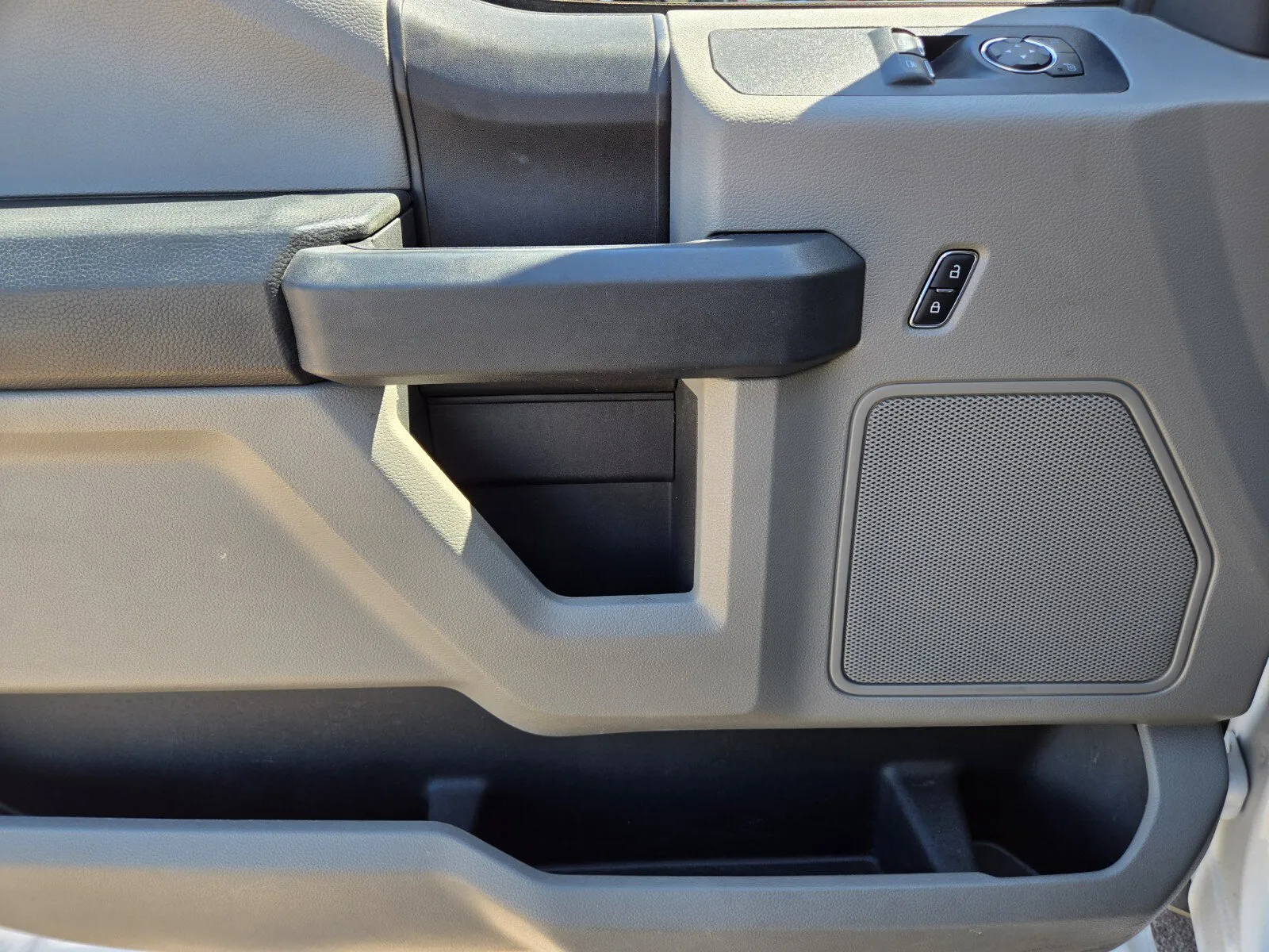 Ford F-150 photo 12
