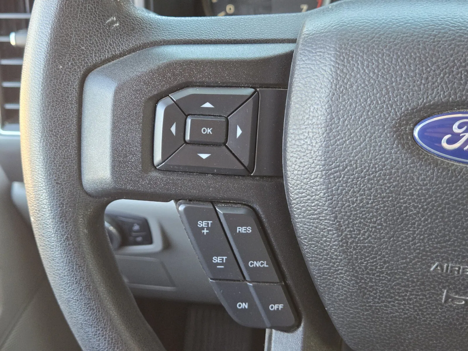 Ford F-150 photo 17