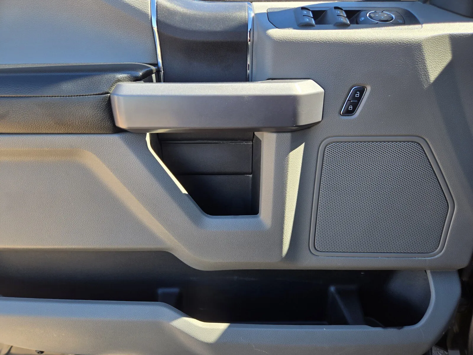 Ford F-150 photo 12