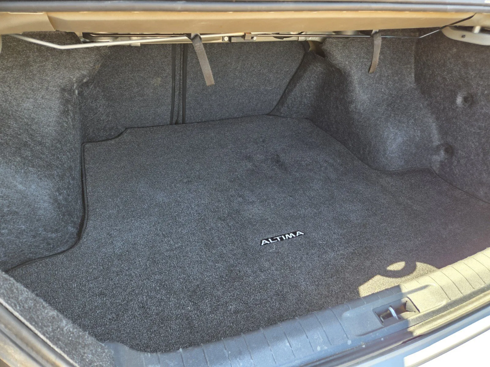 Nissan Altima photo 8