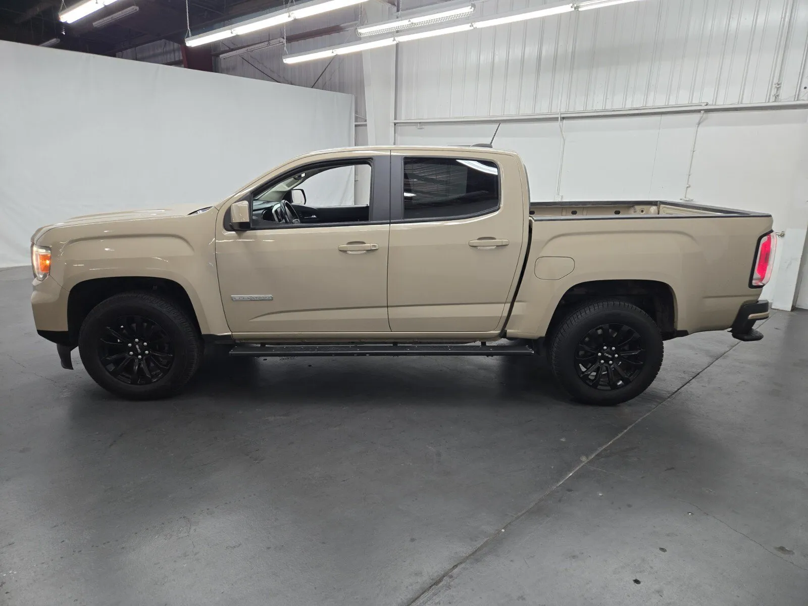 GMC Canyon photo 2