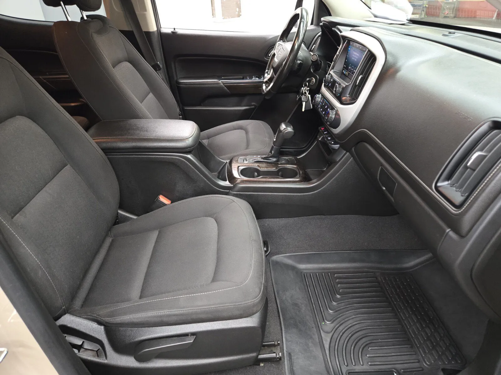 GMC Canyon photo 12