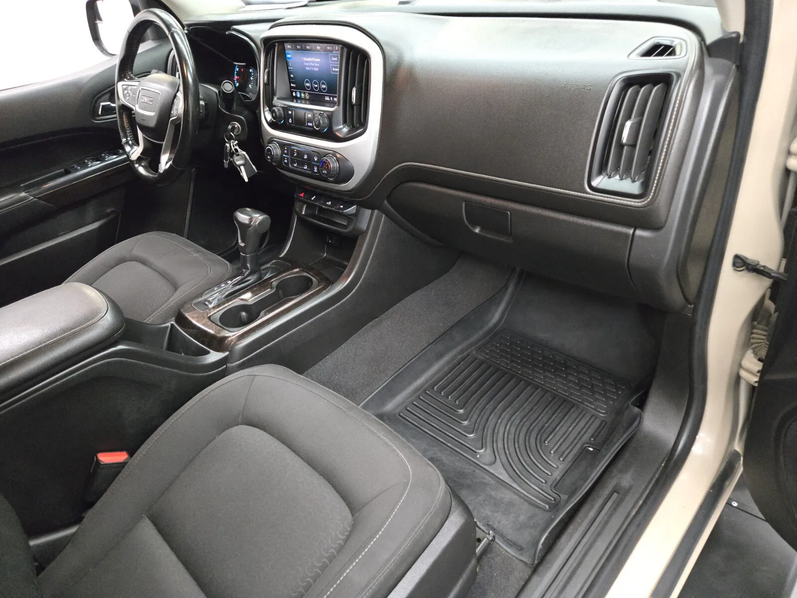 GMC Canyon photo 13