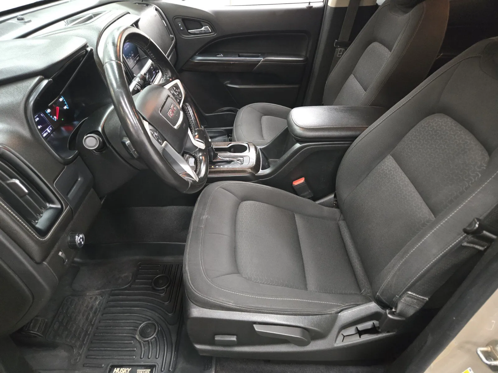 GMC Canyon photo 7