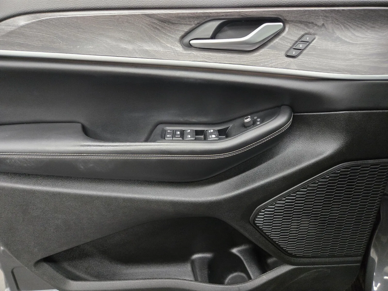 Jeep Grand Cherokee photo 14