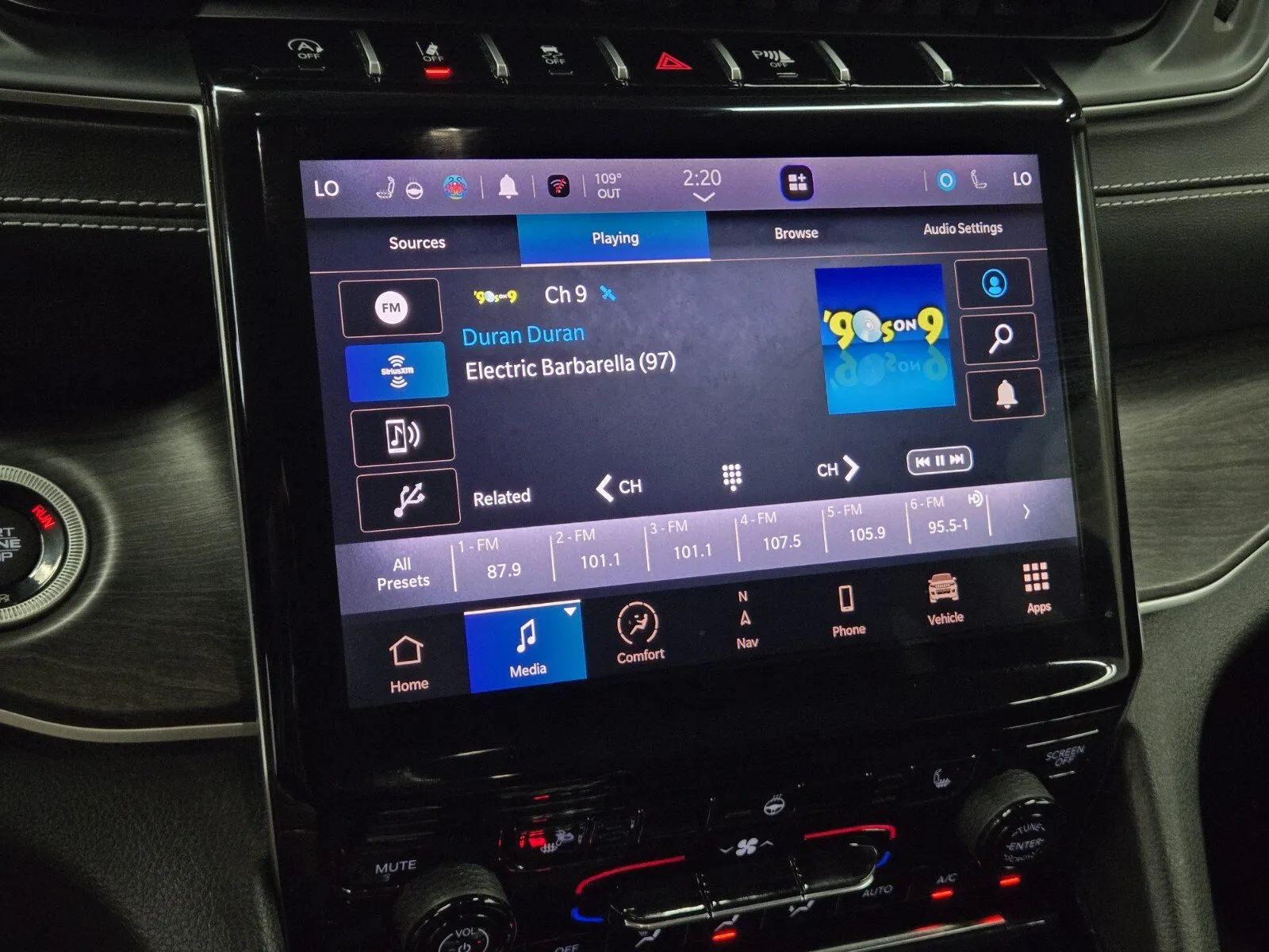 Jeep Grand Cherokee photo 17