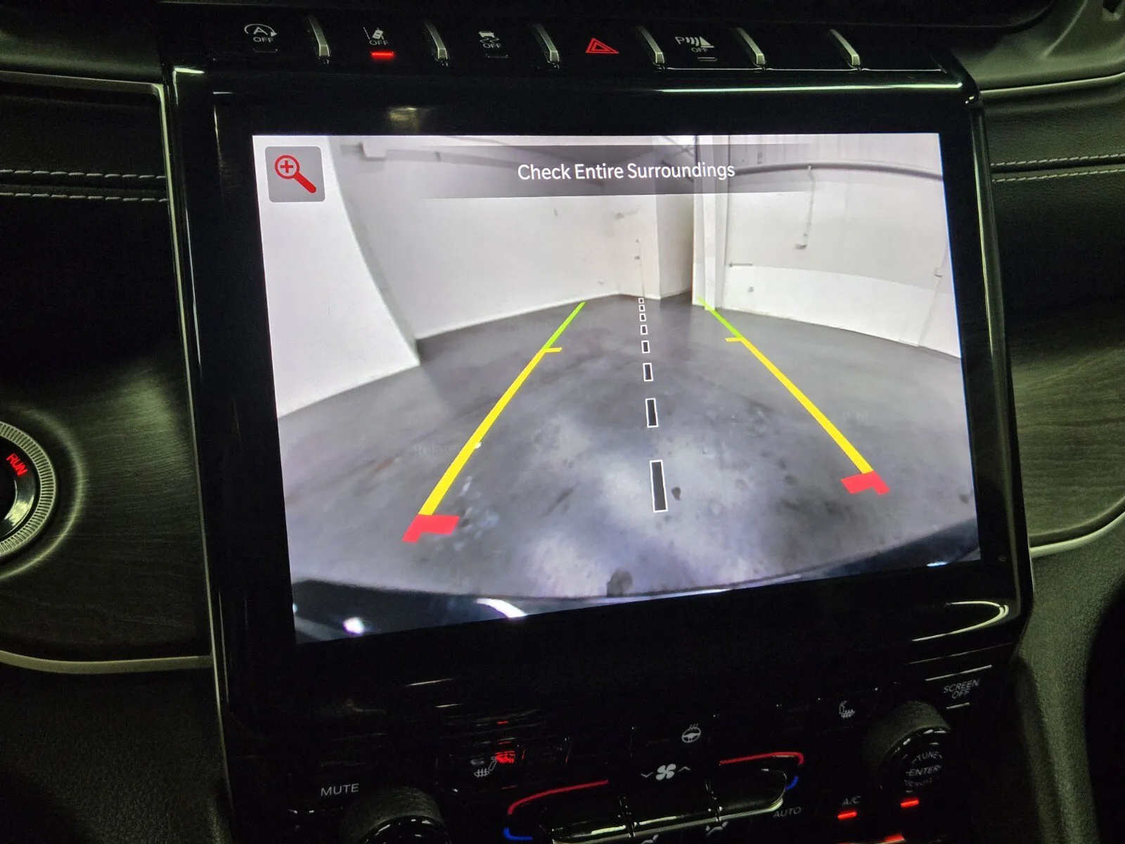 Jeep Grand Cherokee photo 18