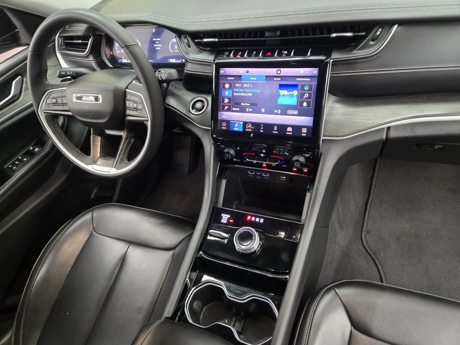 Jeep Grand Cherokee photo 13