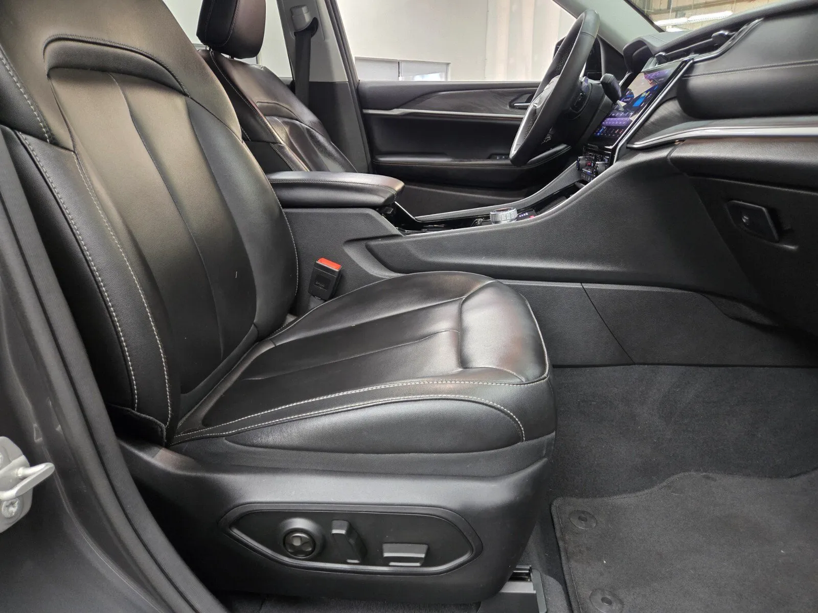 Jeep Grand Cherokee photo 12
