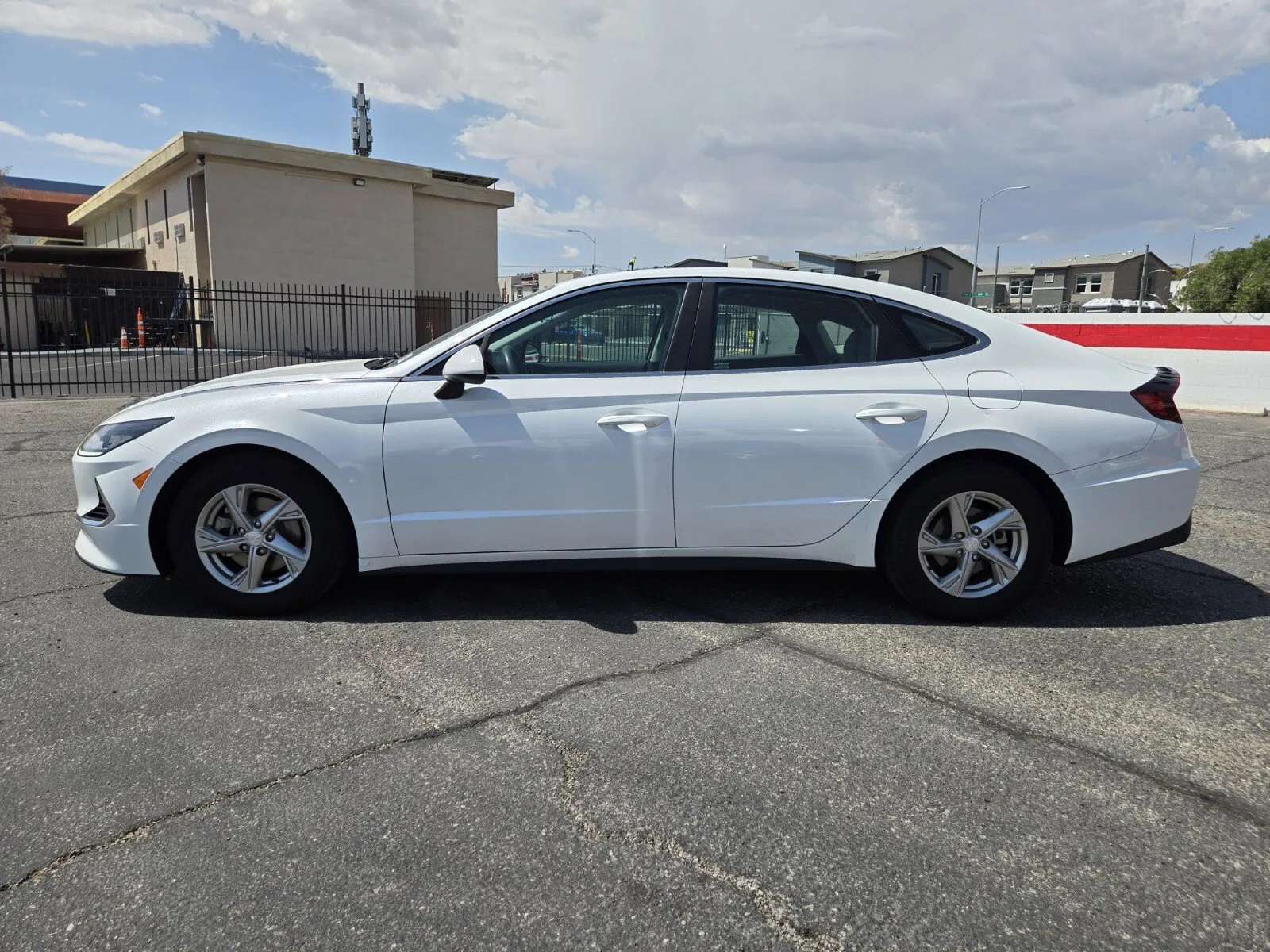 Hyundai Sonata photo 2