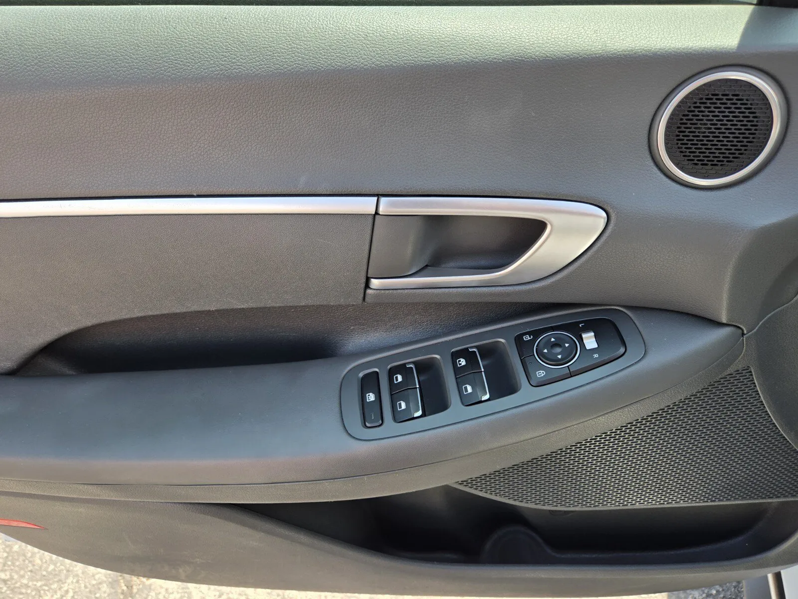 Hyundai Sonata photo 14
