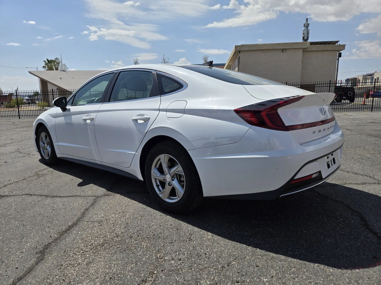 Hyundai Sonata photo 3