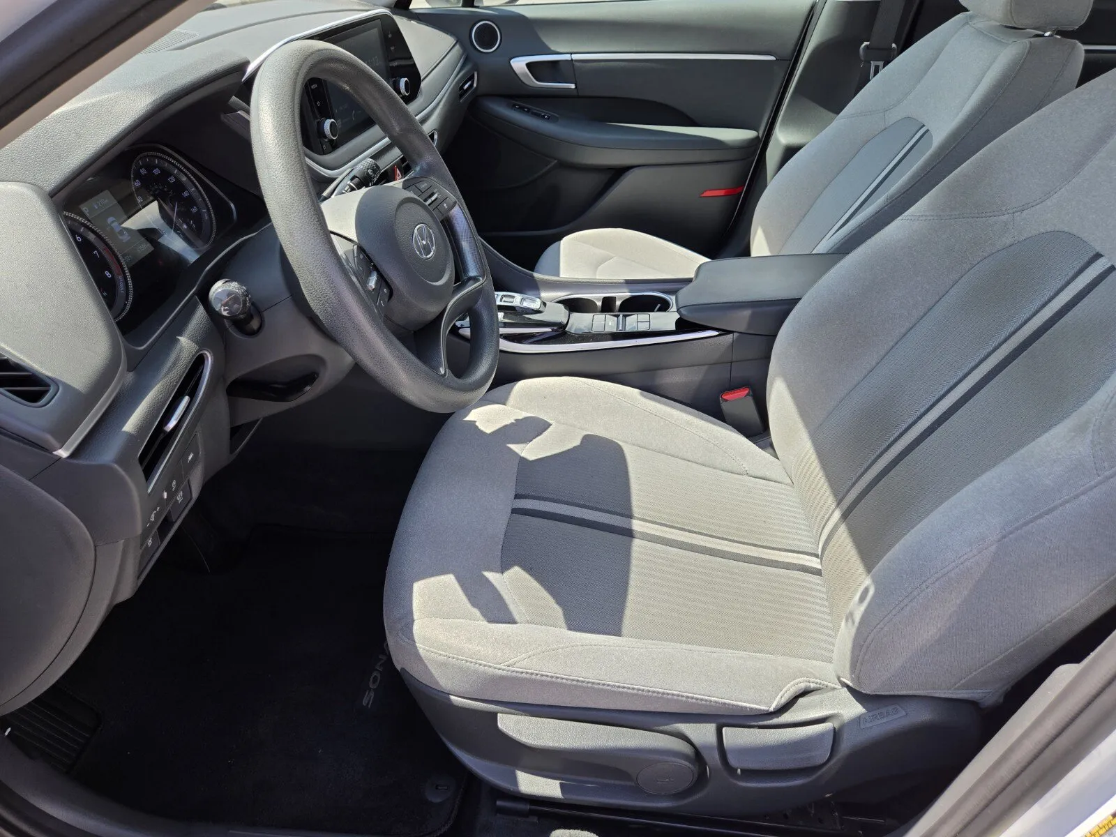 Hyundai Sonata photo 7