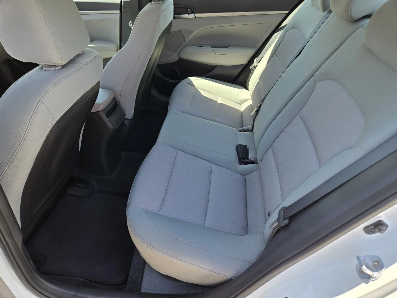 Hyundai Elantra photo 8