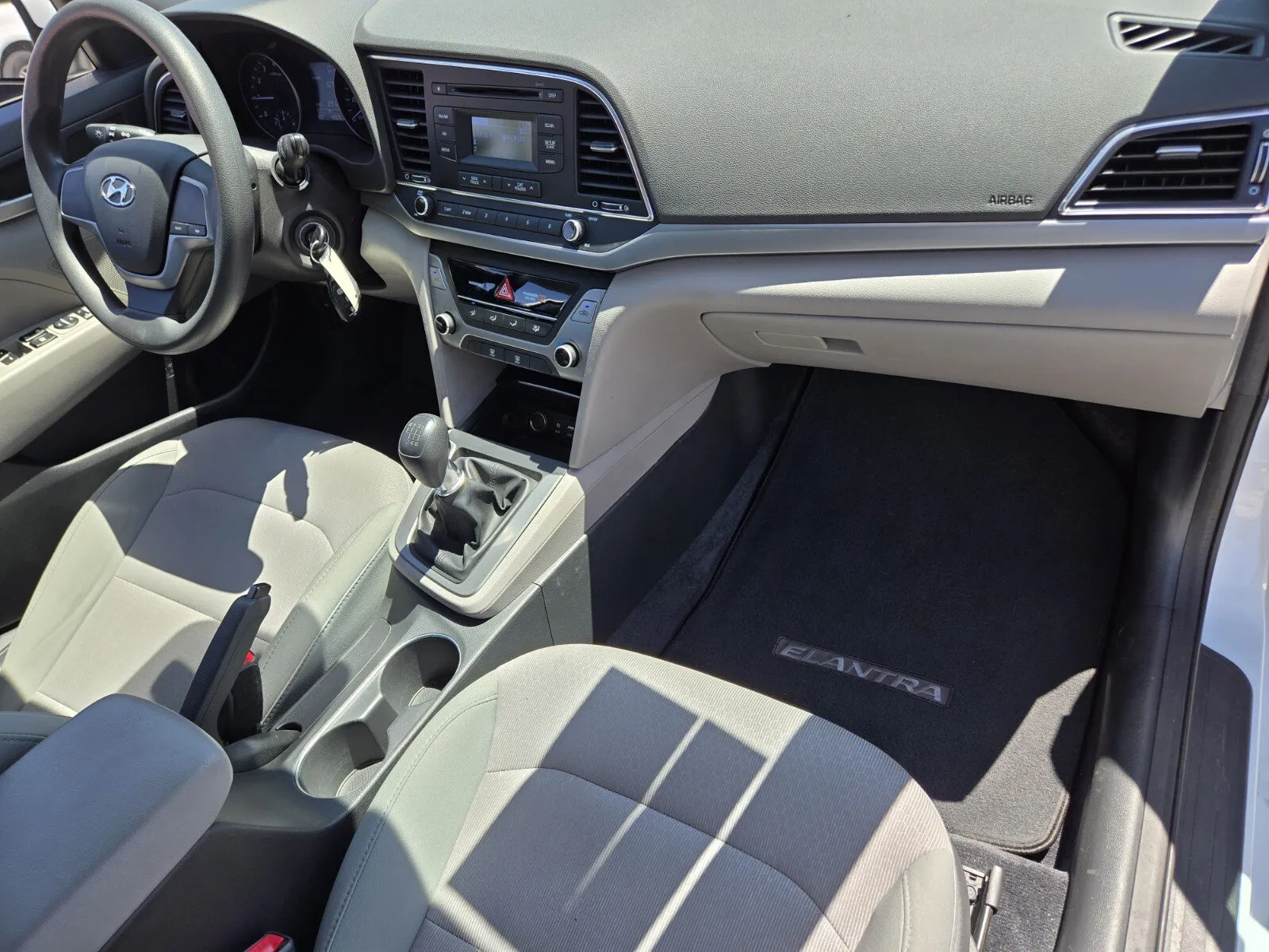 Hyundai Elantra photo 13