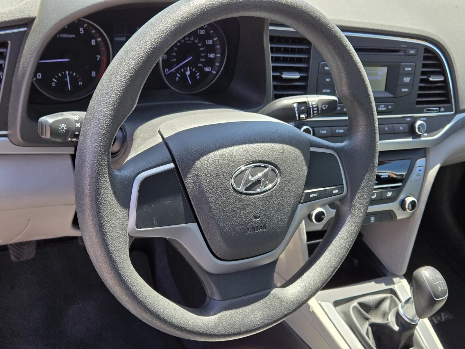 Hyundai Elantra photo 15