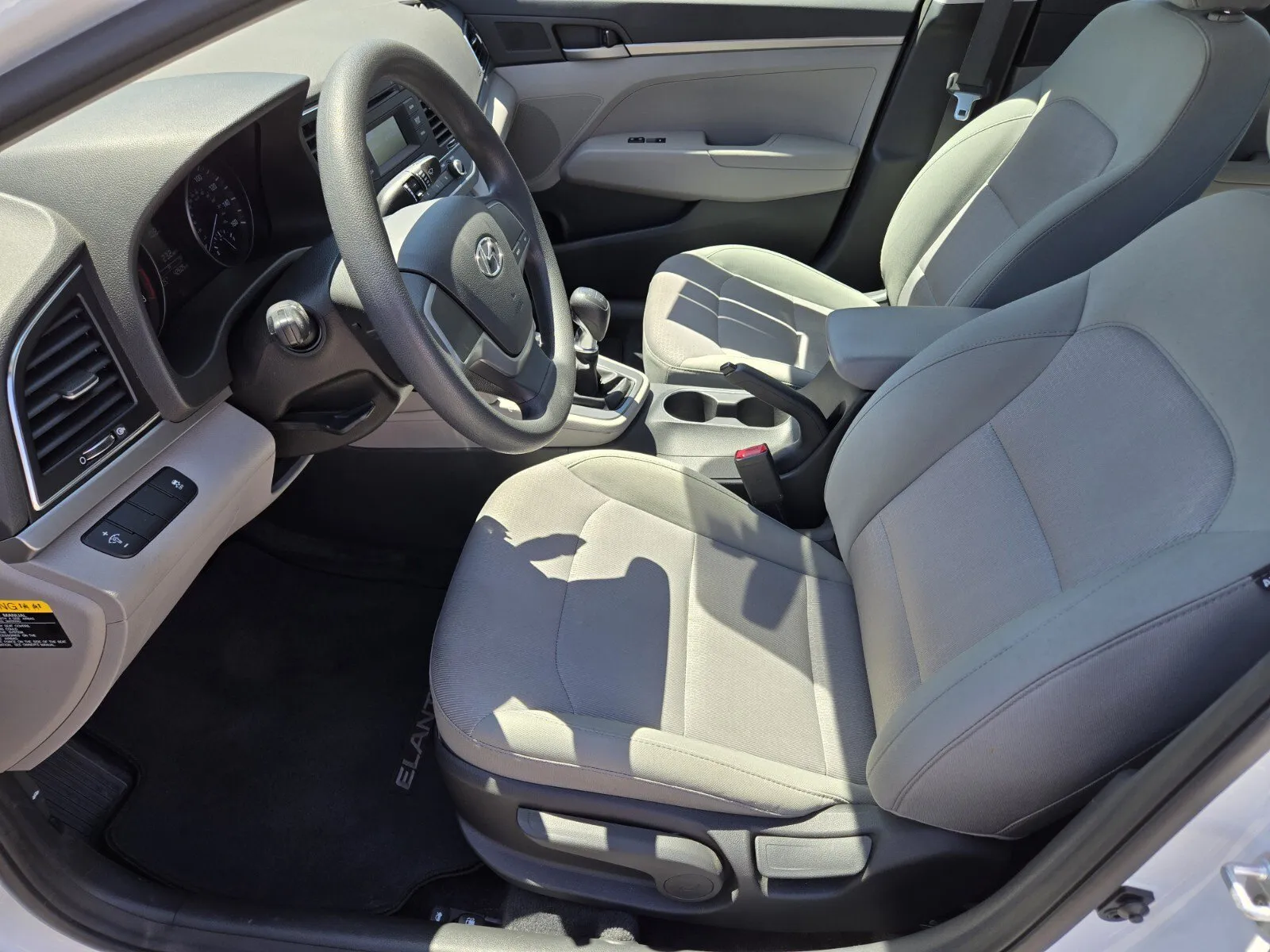 Hyundai Elantra photo 7