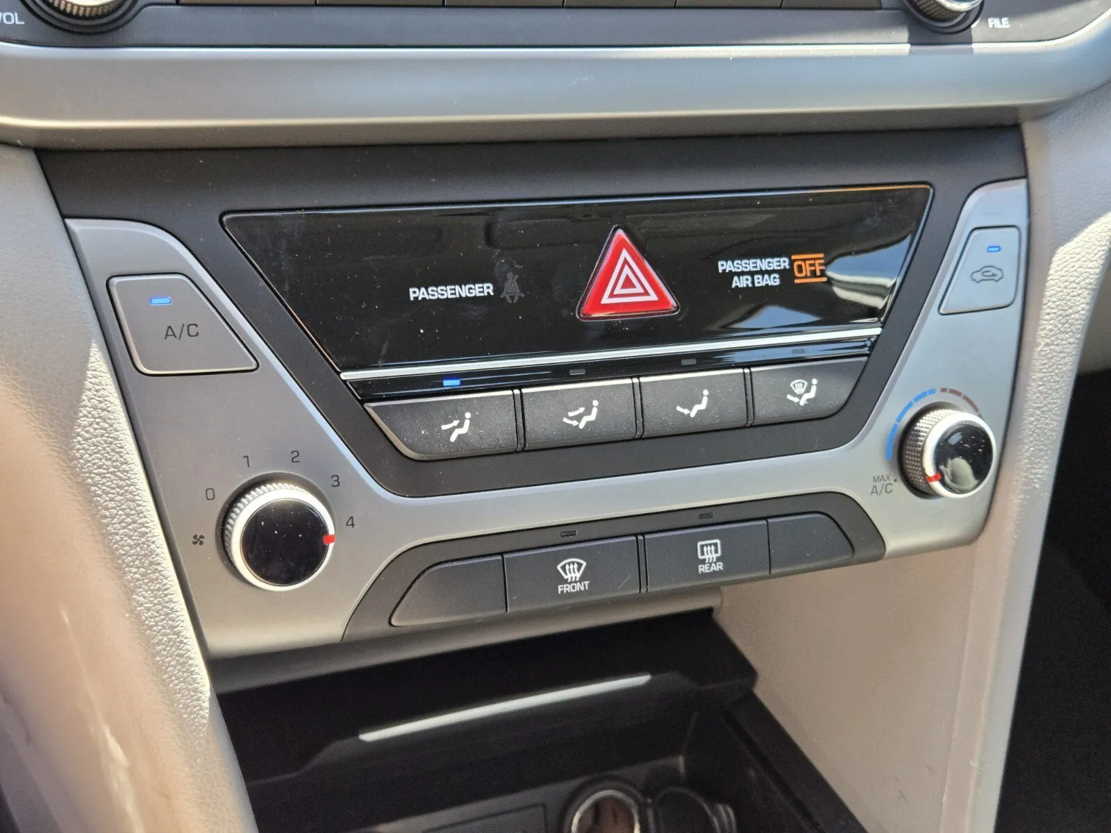 Hyundai Elantra photo 18