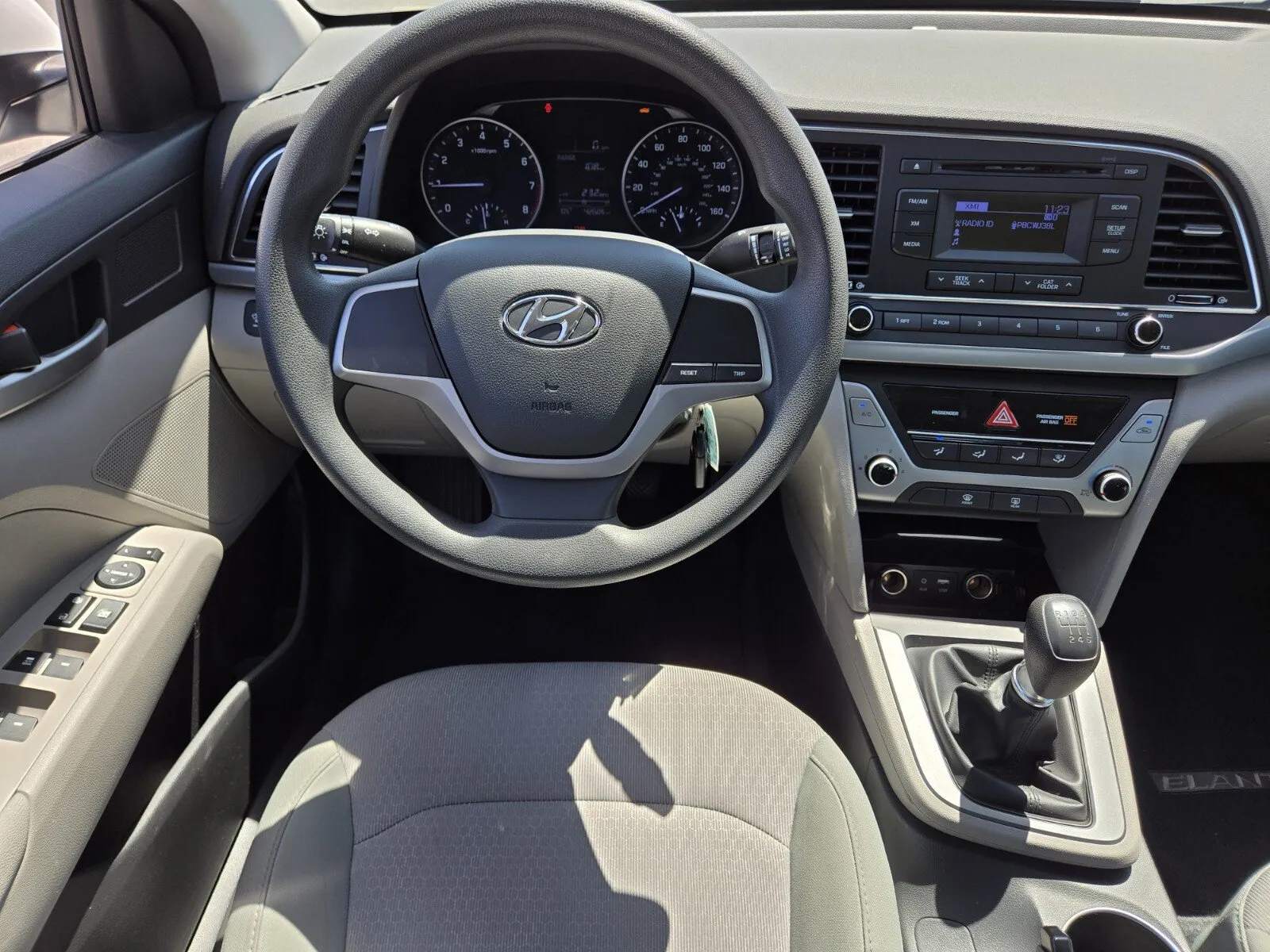 Hyundai Elantra photo 9