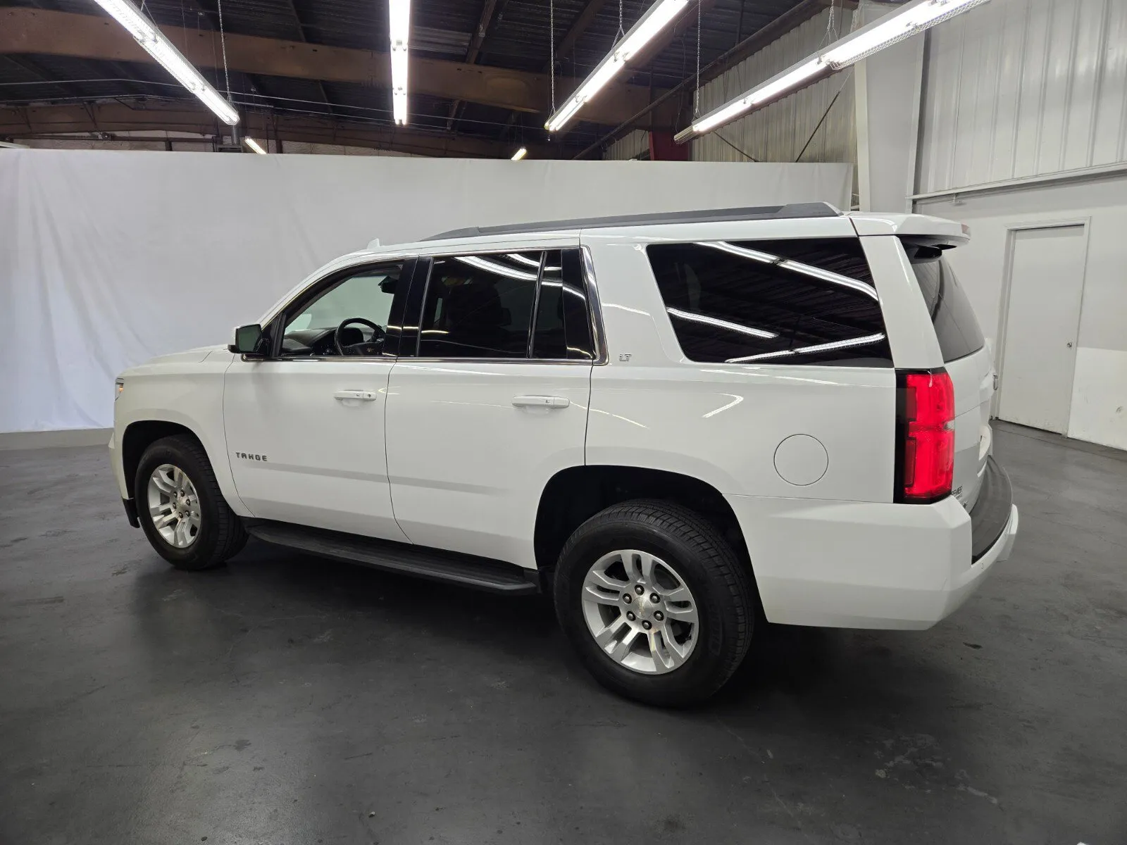 Chevrolet Tahoe photo 3