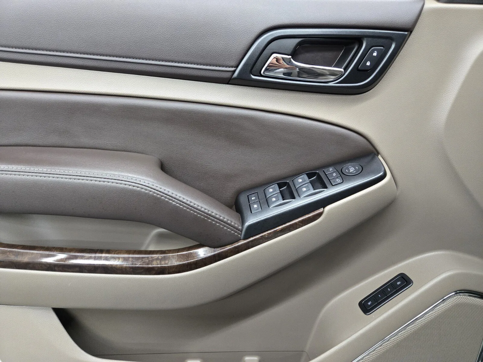 Chevrolet Tahoe photo 16