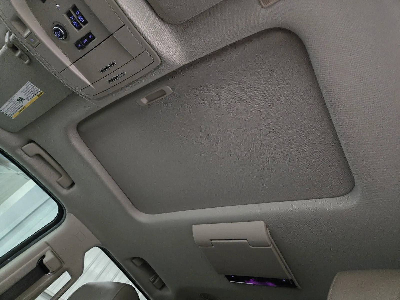 Chevrolet Tahoe photo 8
