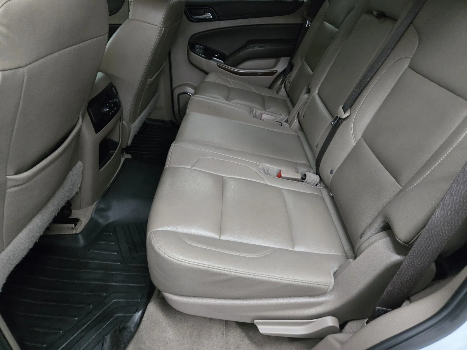 Chevrolet Tahoe photo 9