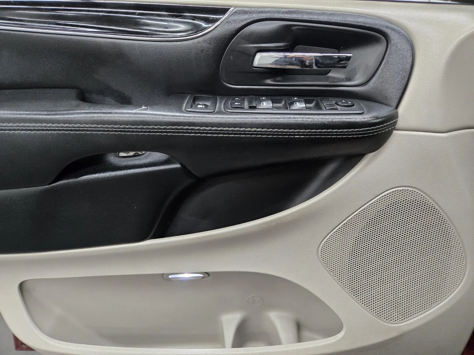 Dodge Grand Caravan photo 13
