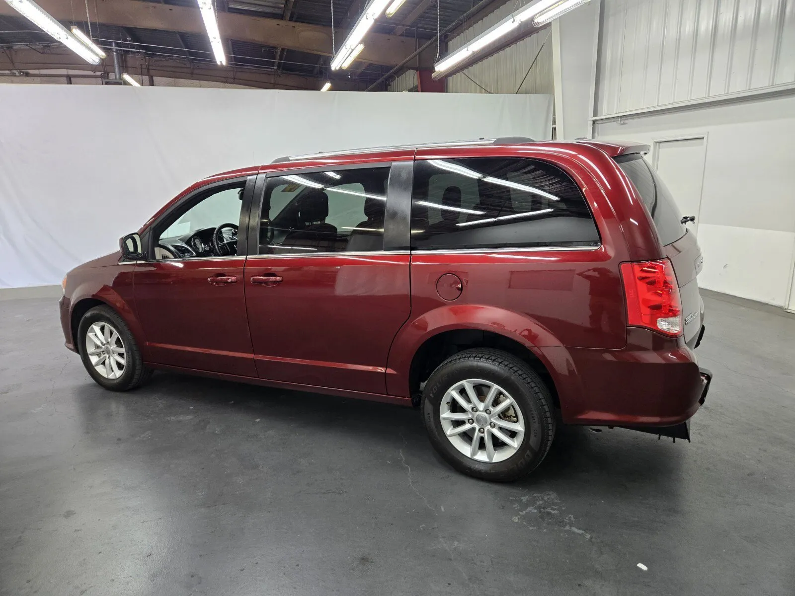 Dodge Grand Caravan photo 3
