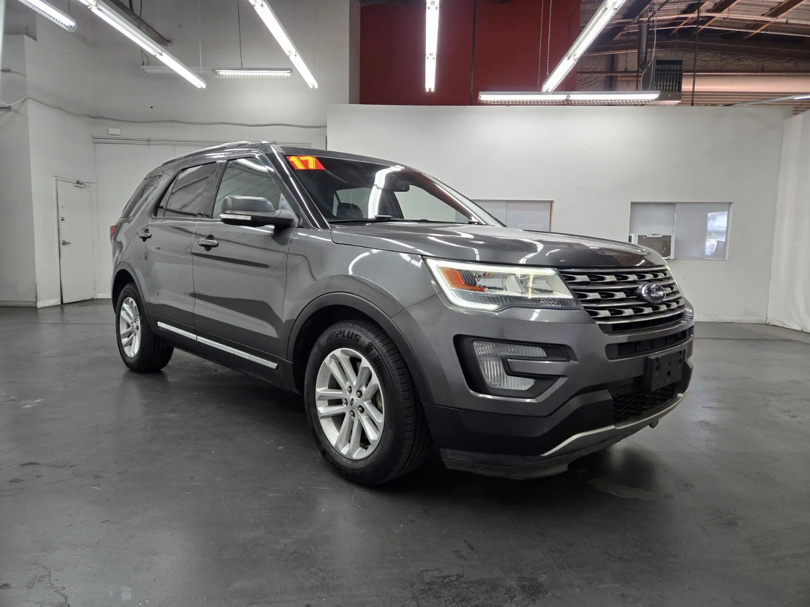 Ford Explorer photo 4