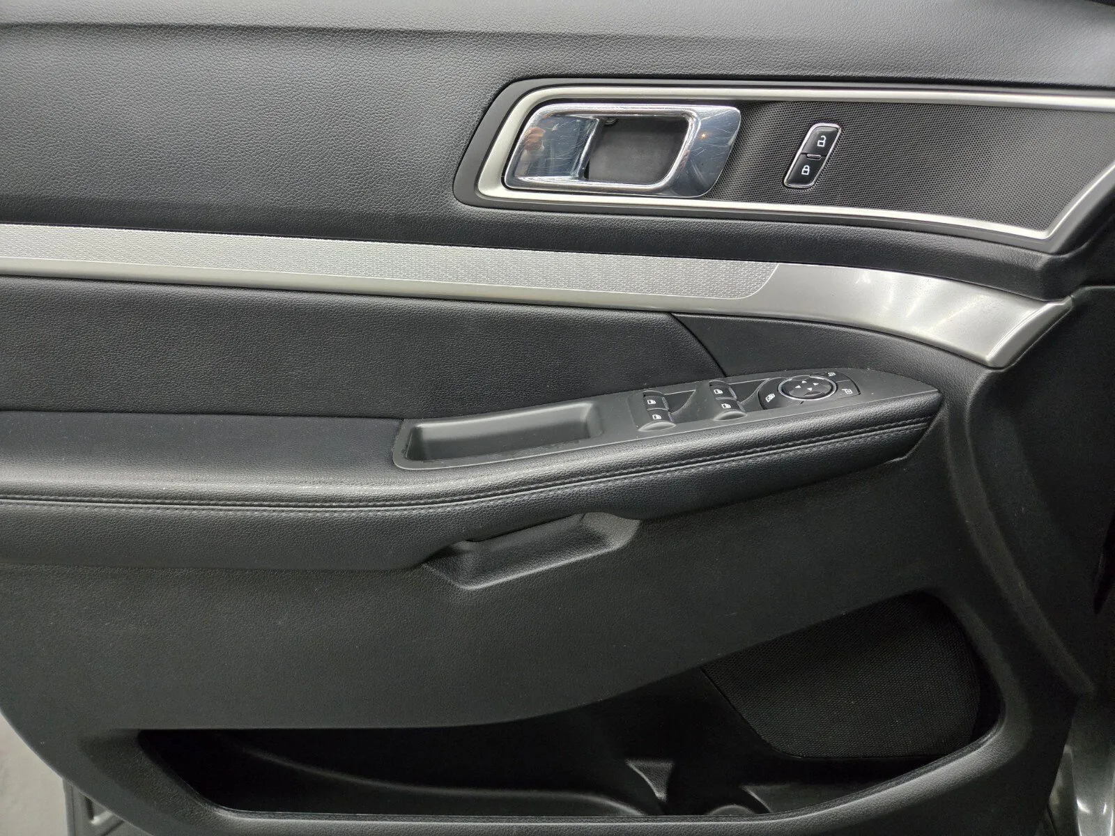 Ford Explorer photo 15