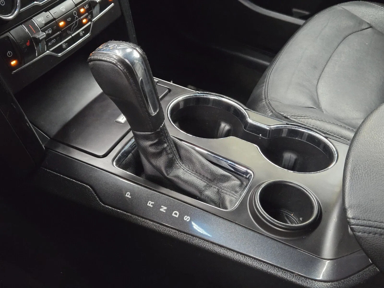 Ford Explorer photo 20
