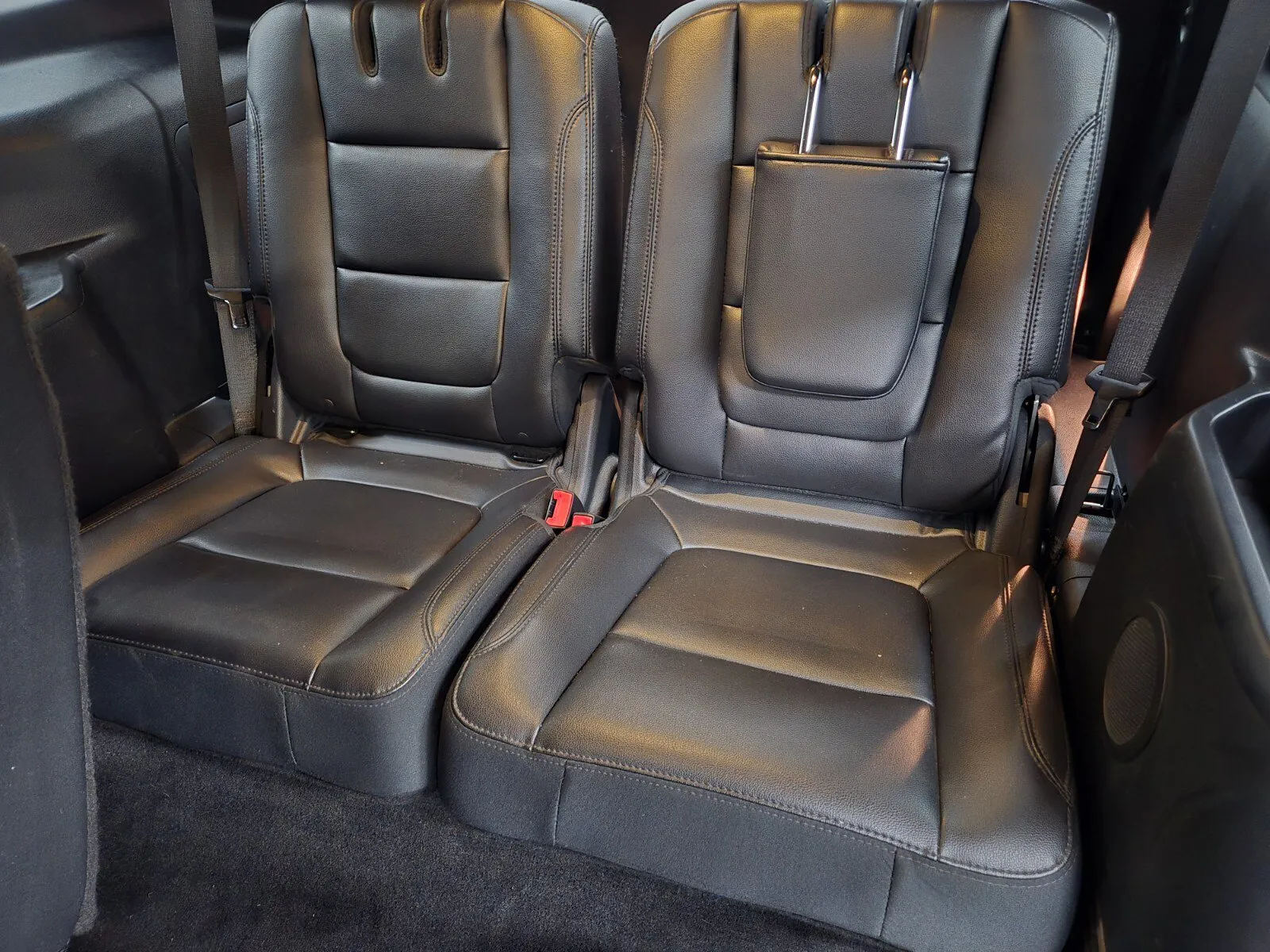 Ford Explorer photo 9