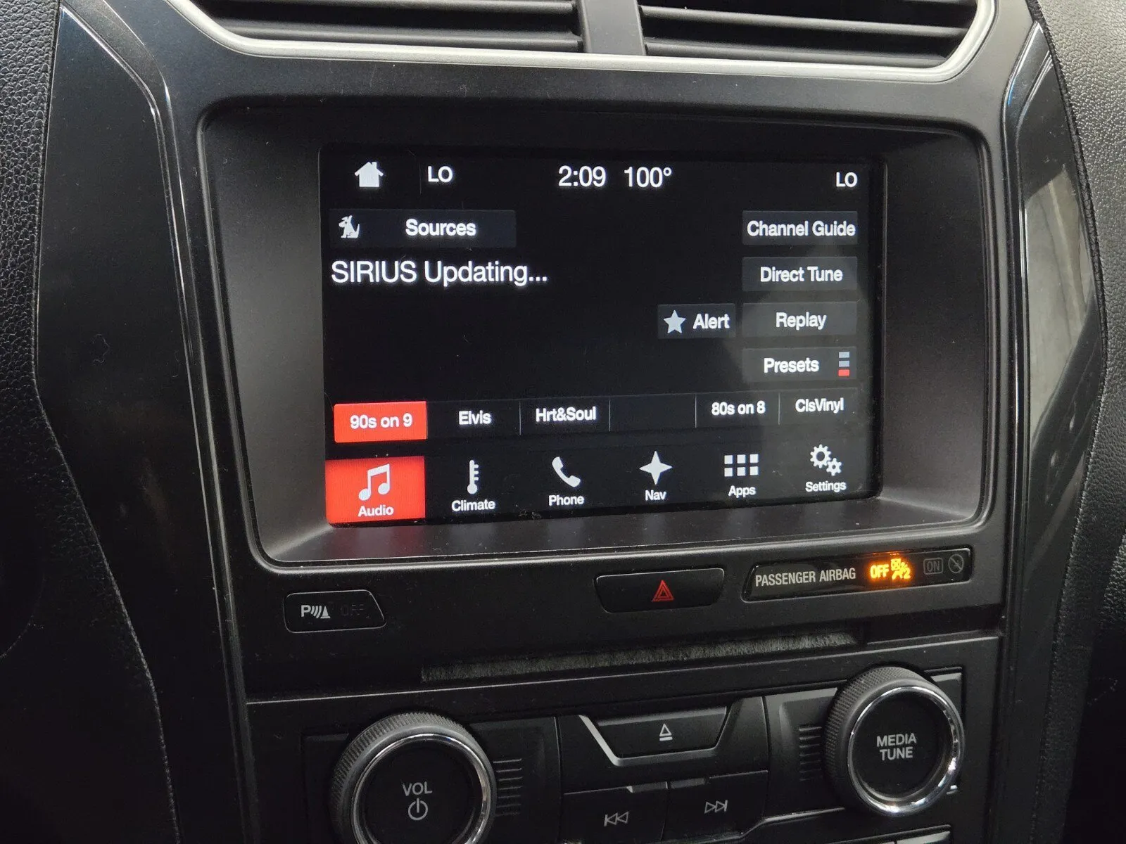 Ford Explorer photo 18
