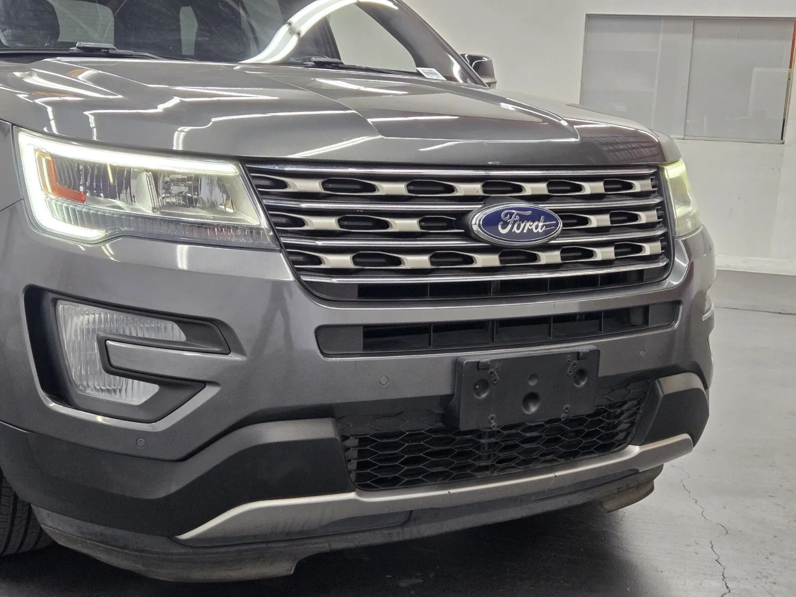 Ford Explorer photo 5