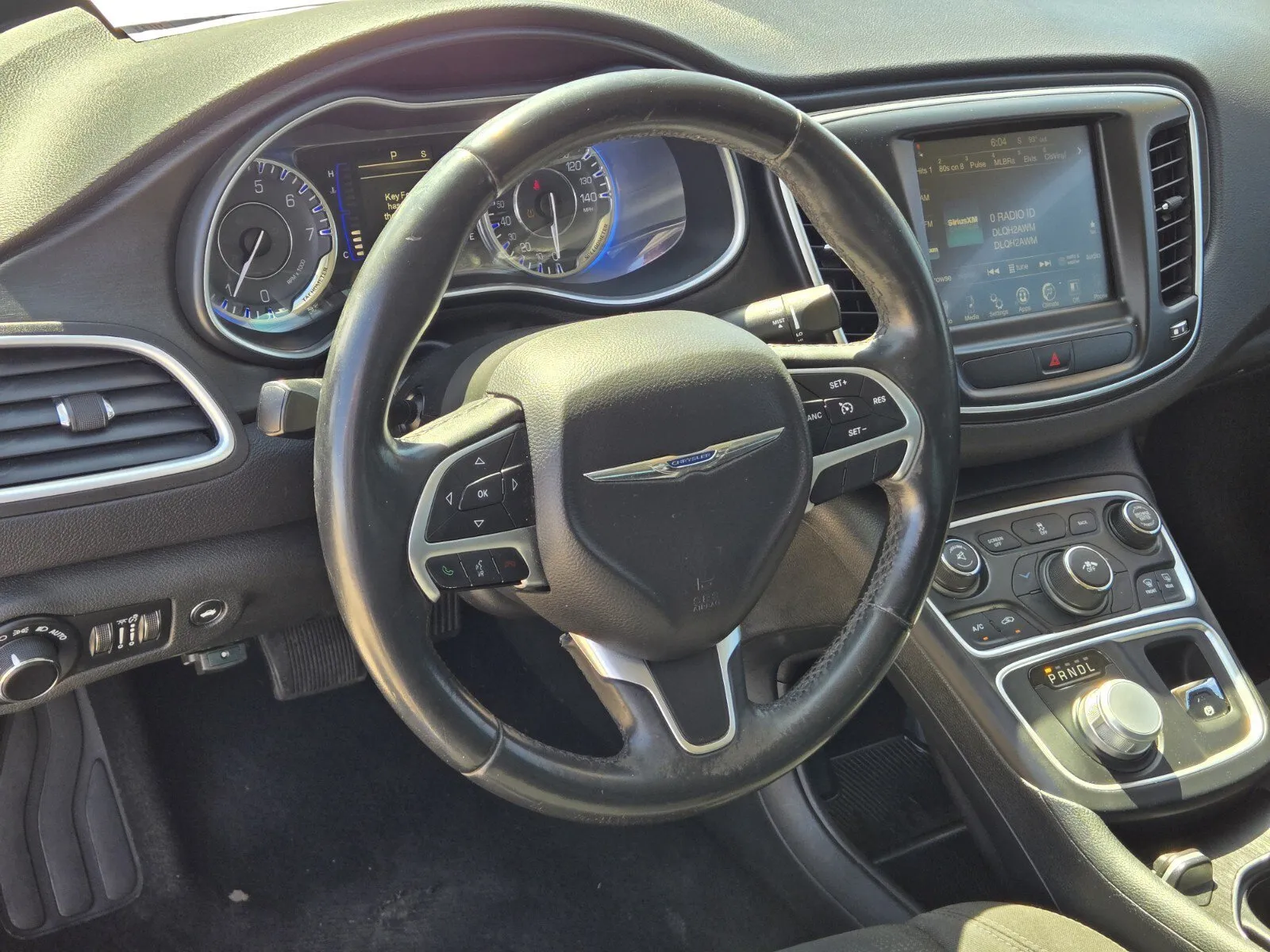 Chrysler 200 photo 14
