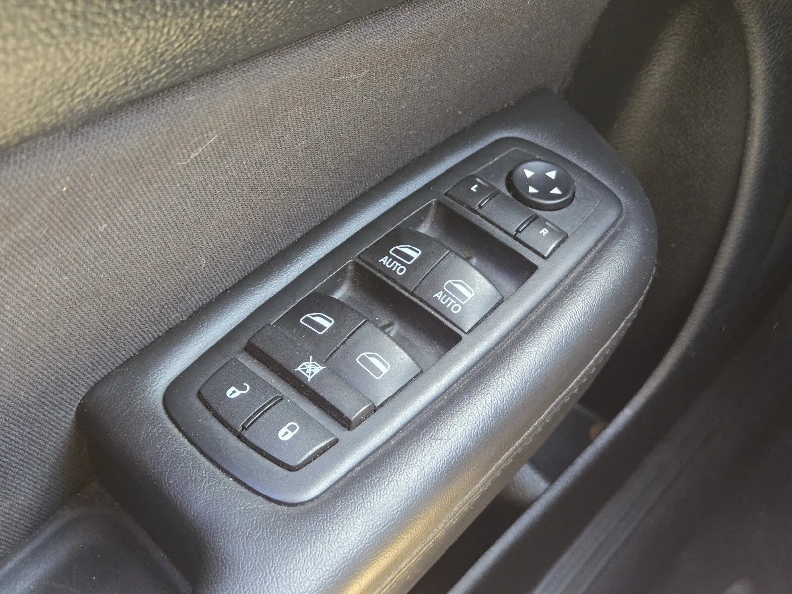 Chrysler 200 photo 19