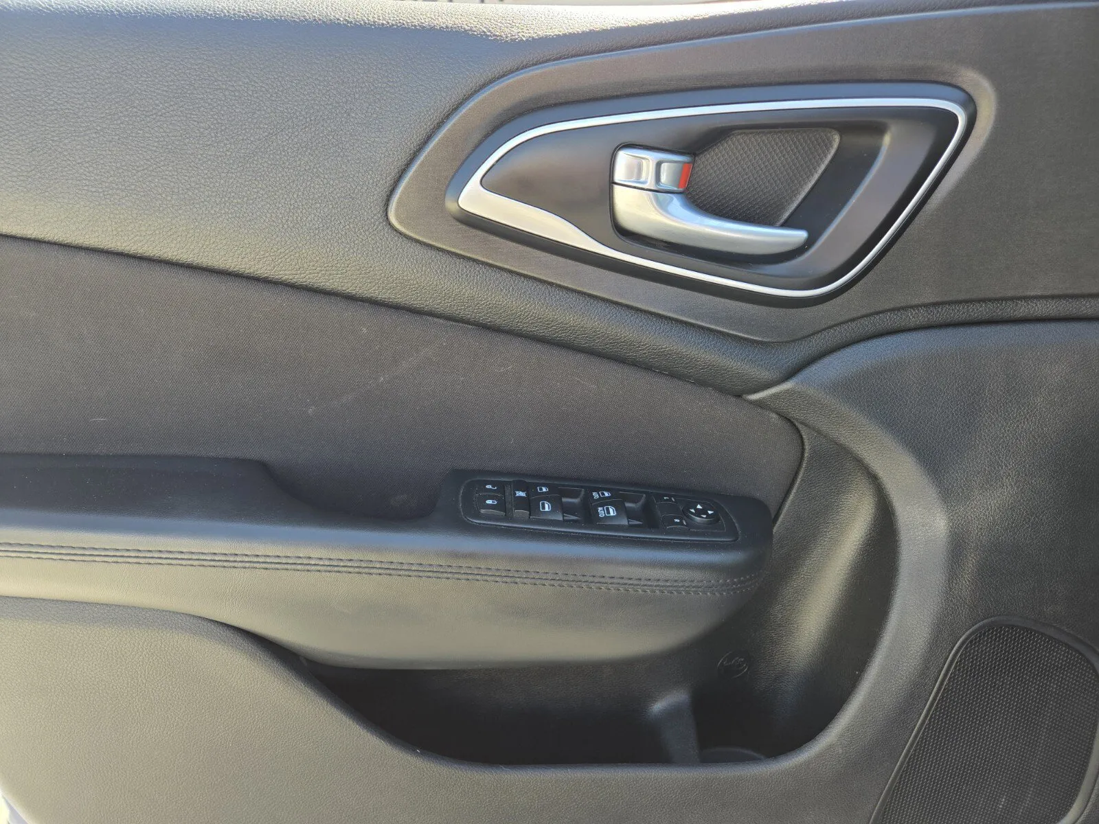 Chrysler 200 photo 13
