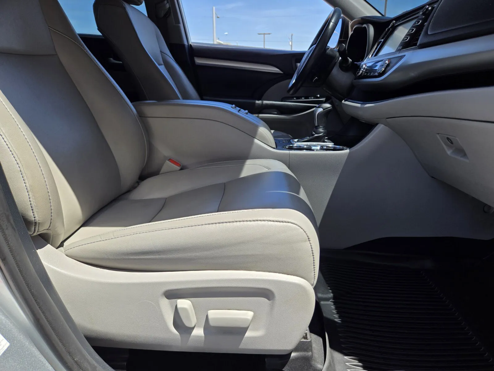 Toyota Highlander photo 13