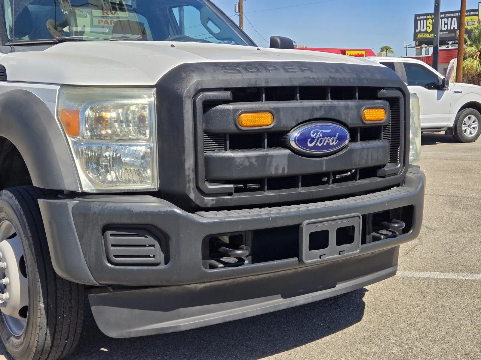Ford F-550 photo 4