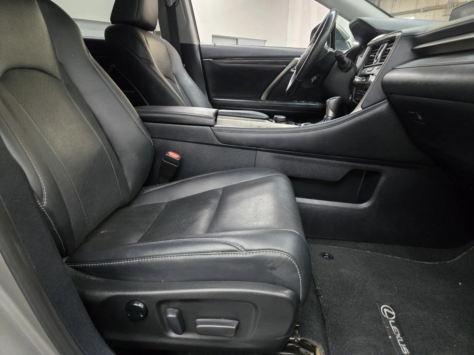 Lexus RX photo 12