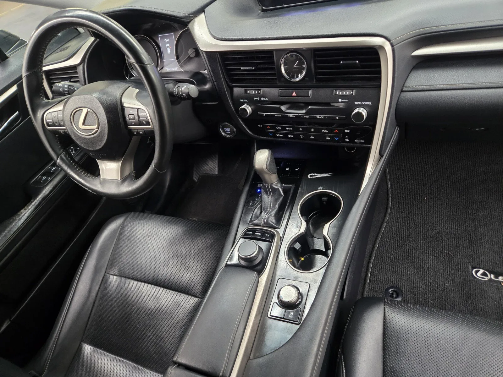 Lexus RX photo 13