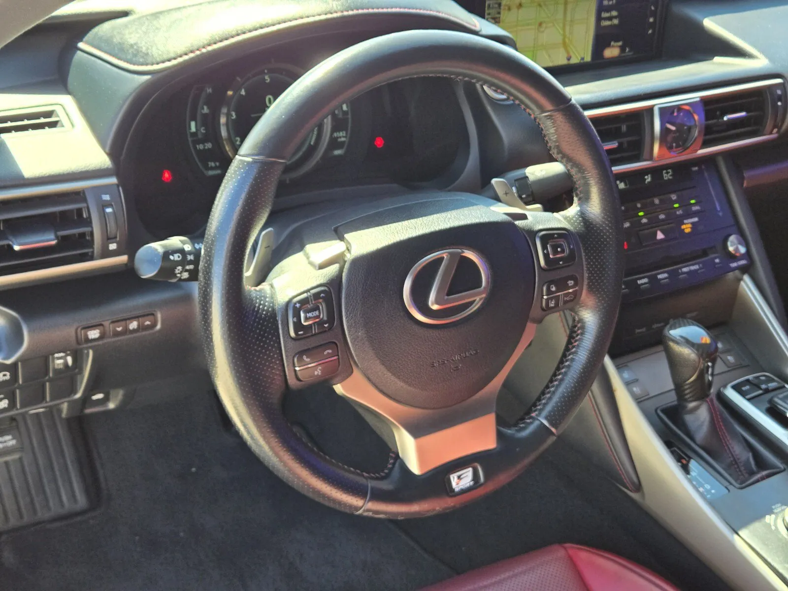 Lexus IS photo 16