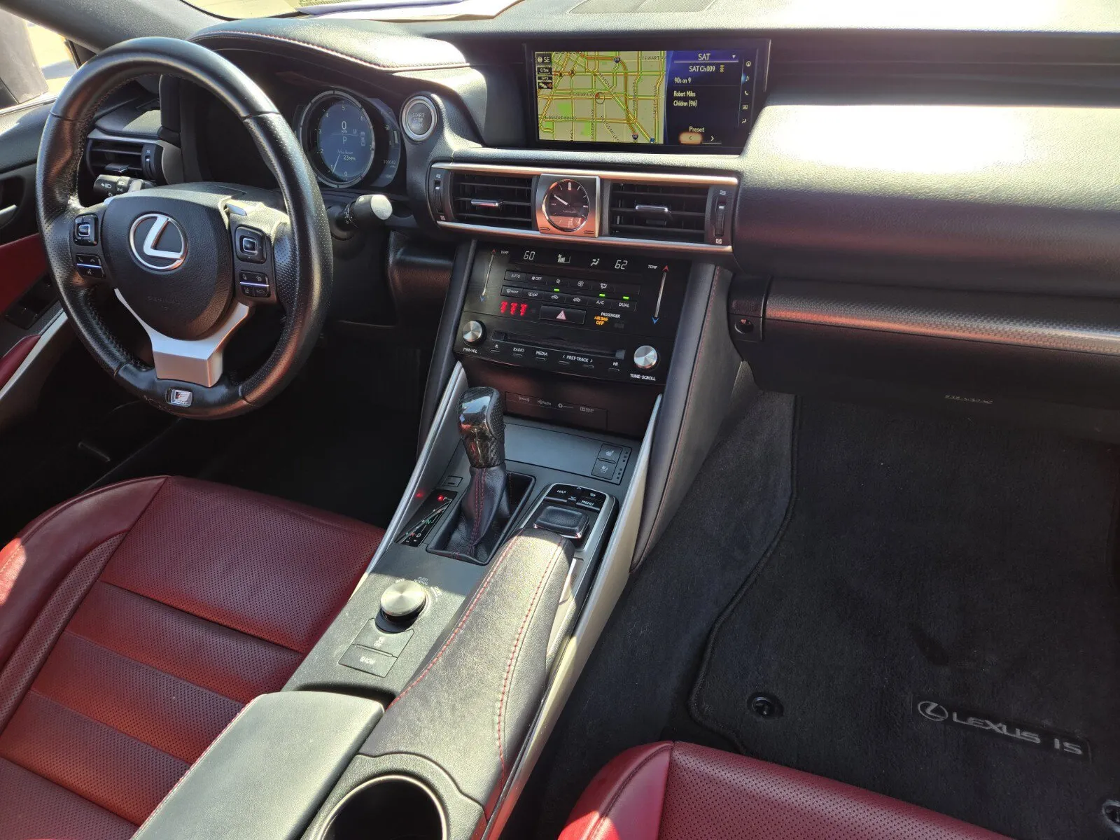 Lexus IS photo 14