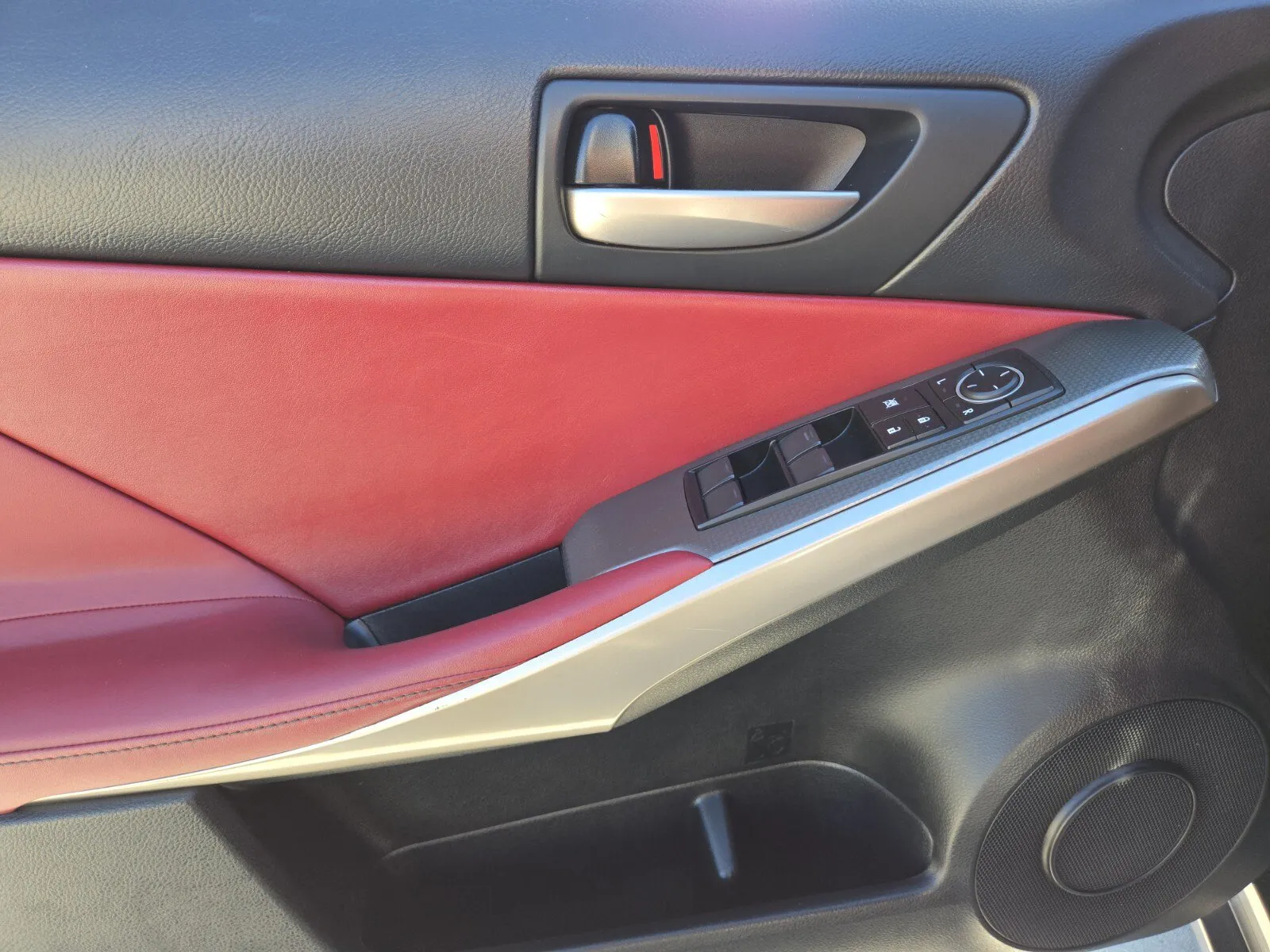 Lexus IS photo 15