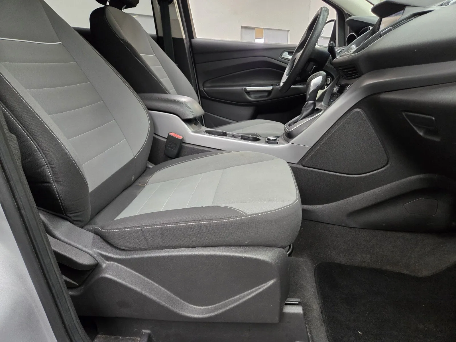 Ford Escape photo 12