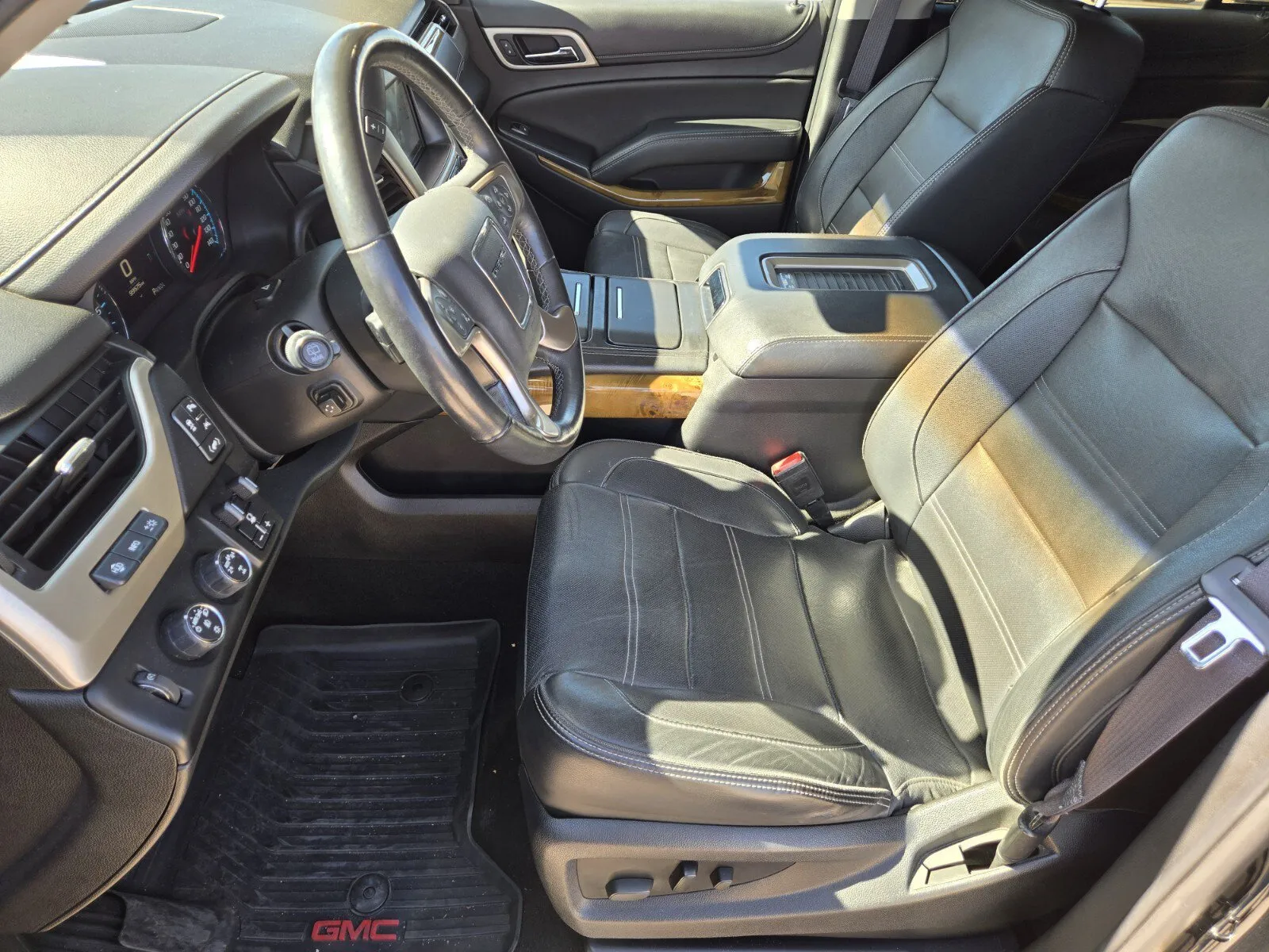 GMC Yukon photo 7
