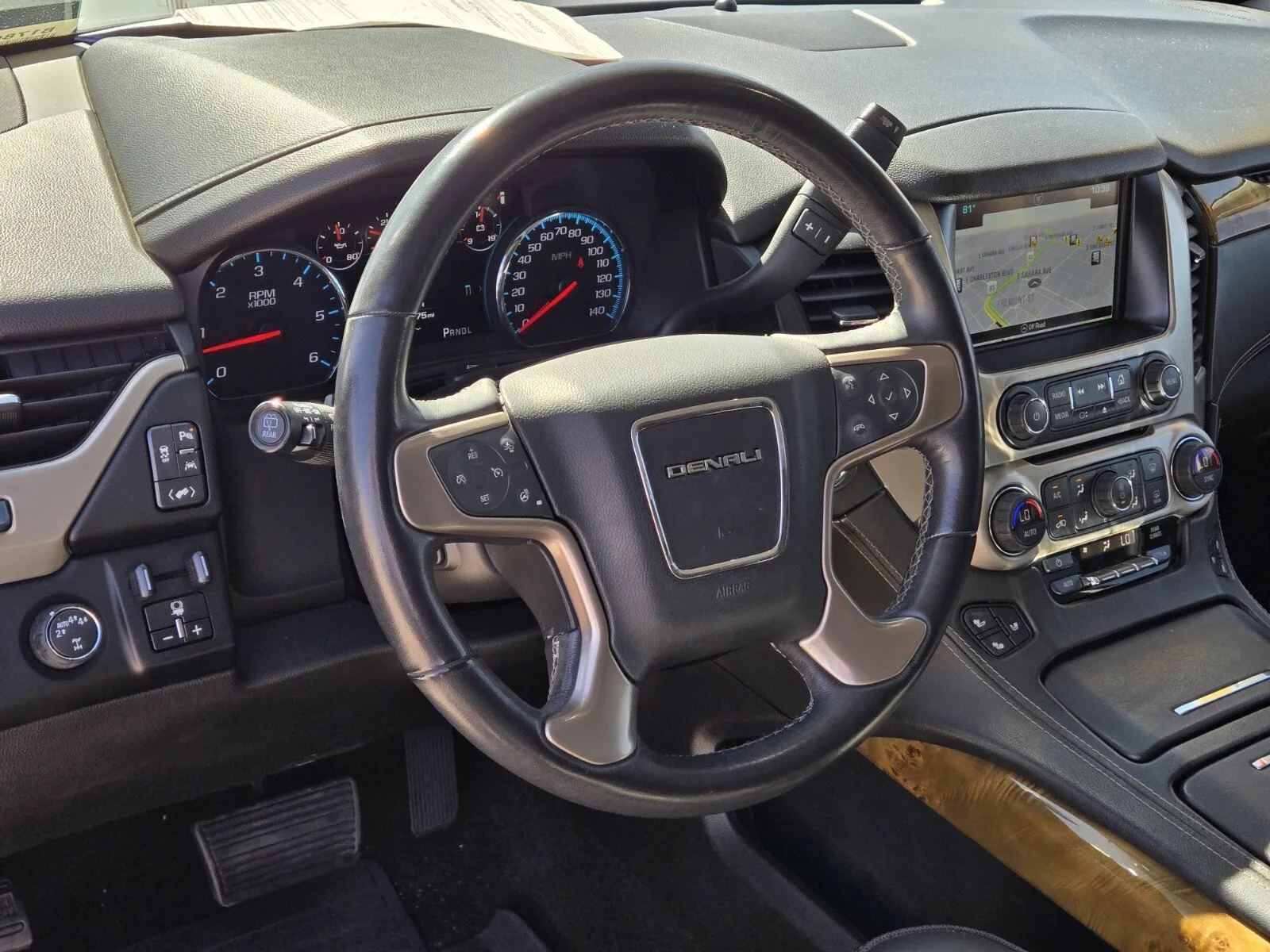 GMC Yukon photo 17